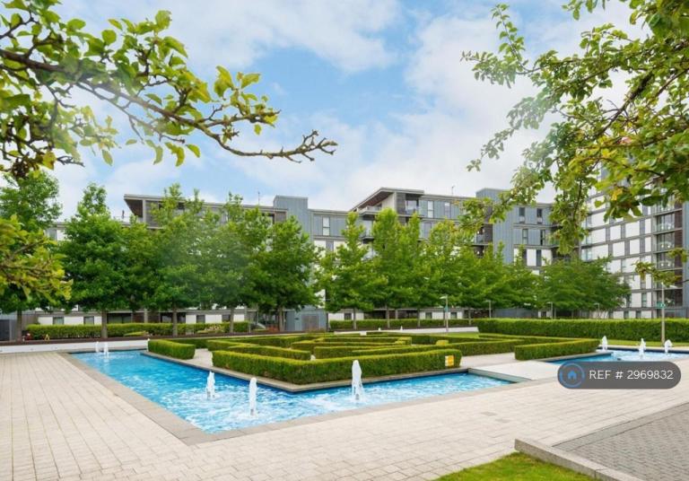 Flat South Row in Milton Keynes