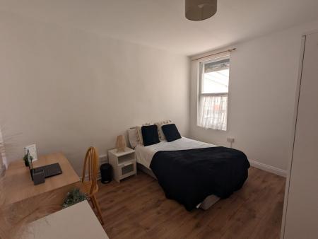 Flat Fawcett Road in Portsmouth