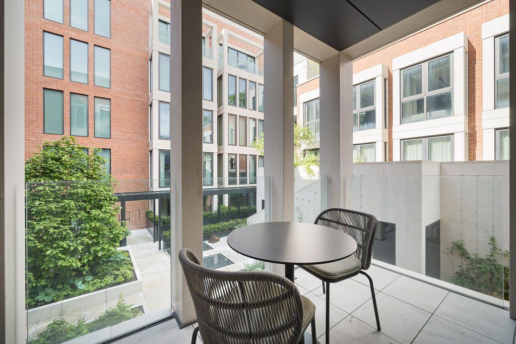 Flat Basil Street in Greater London