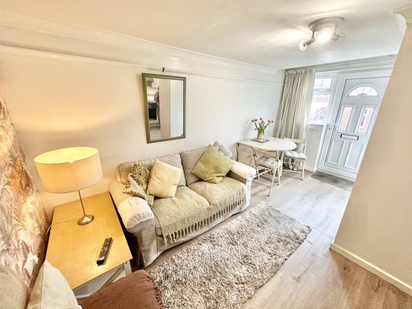 Flat Rivermead Road in Exeter