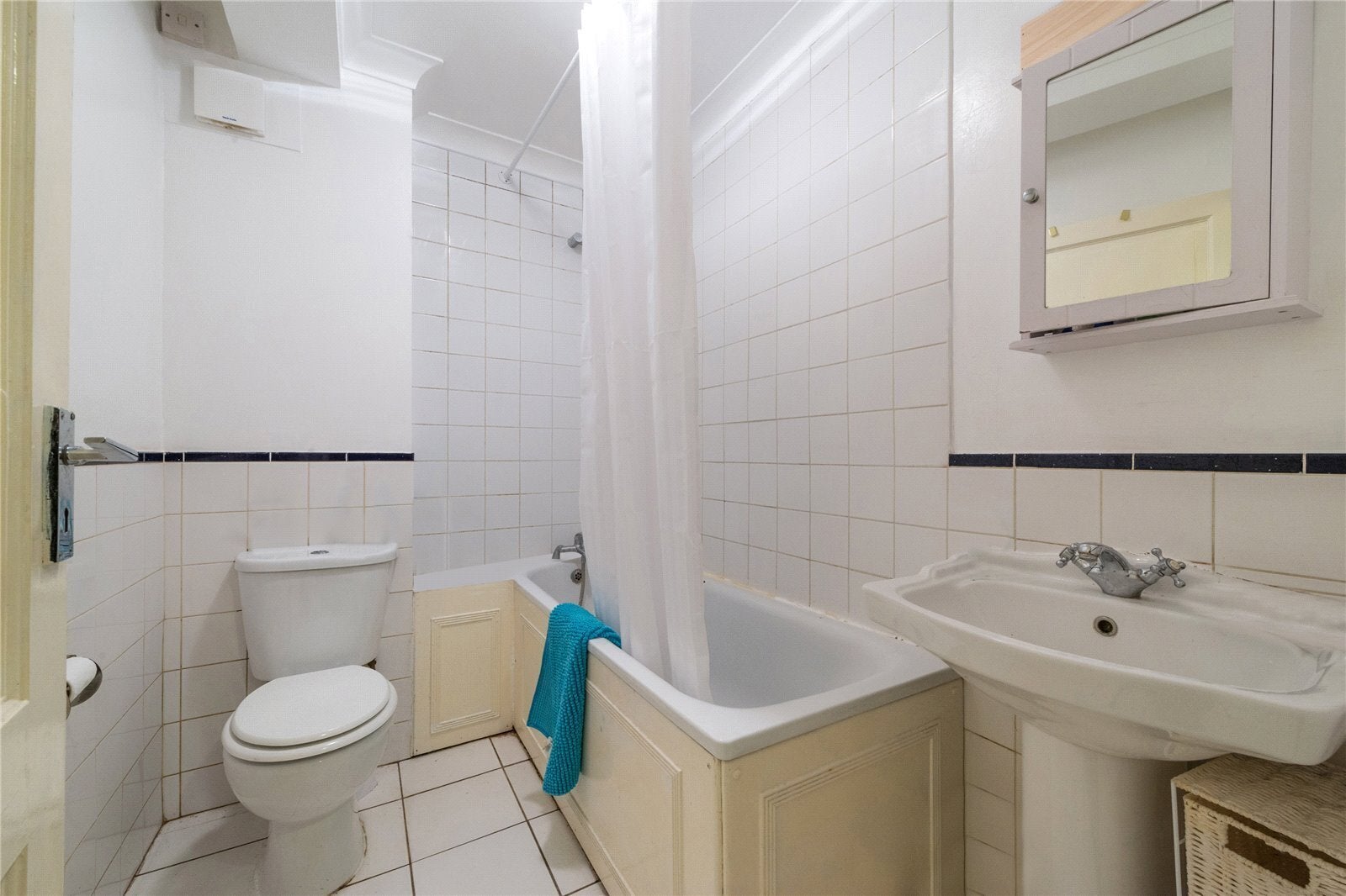 Flat Loraine Road in Greater London