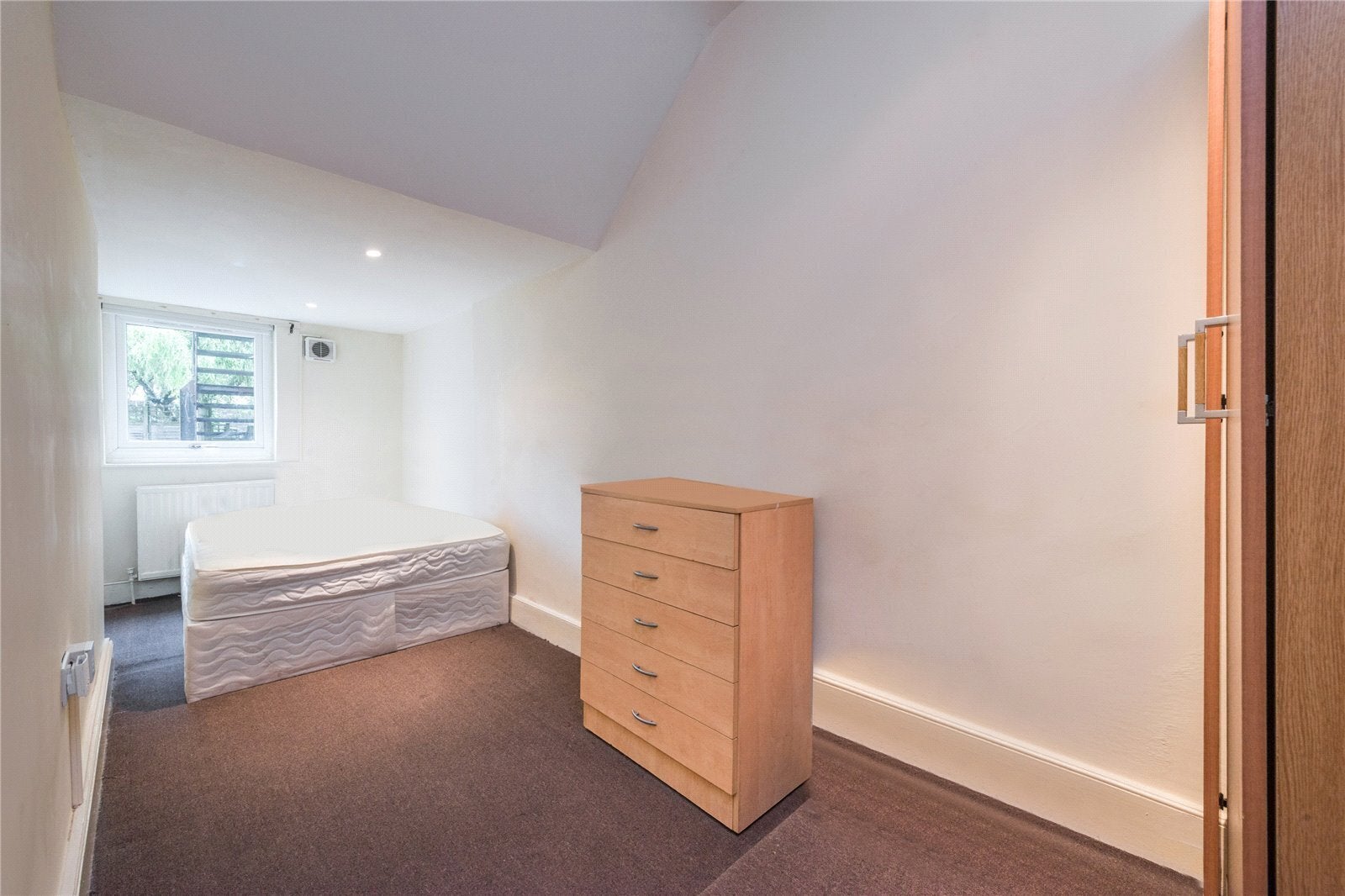 Flat Loraine Road in Greater London