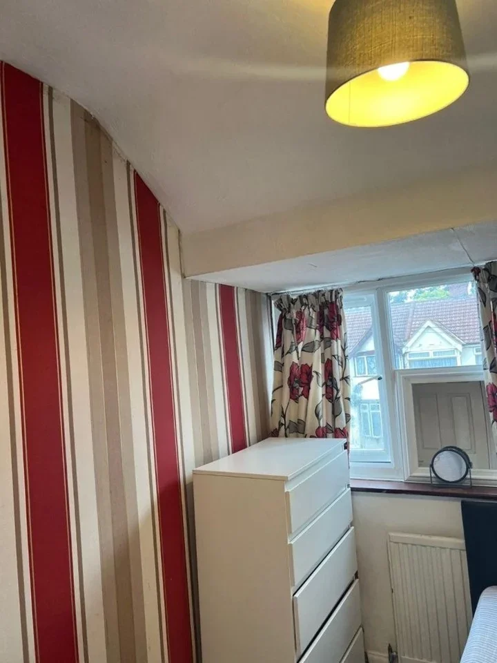 Room Review Road in Greater London
