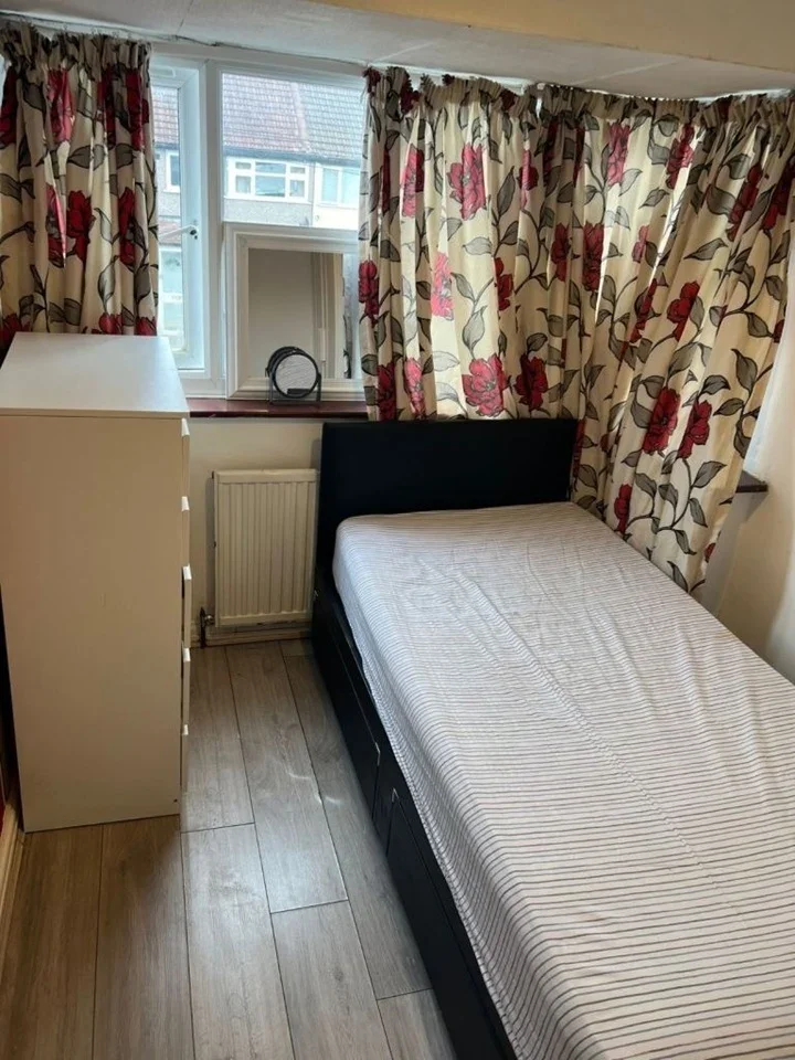 Room Review Road in Greater London