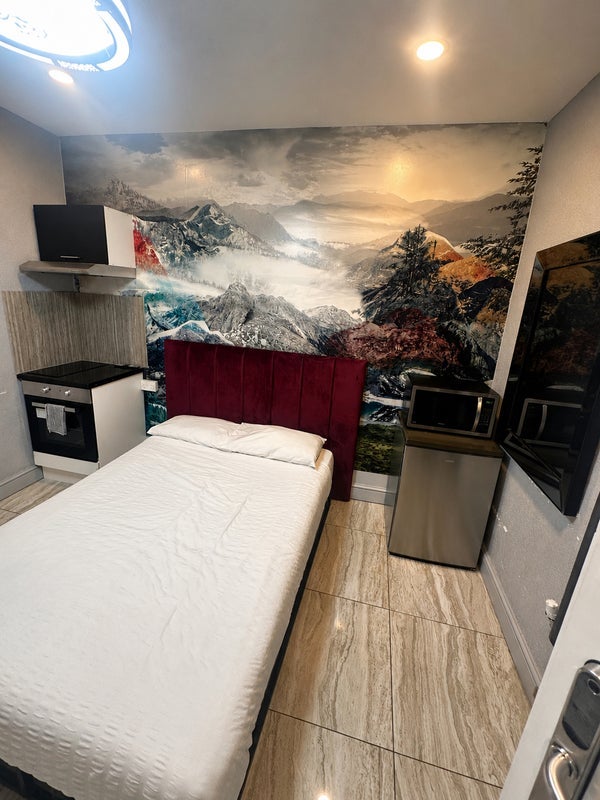Room Hackney Road in Greater London