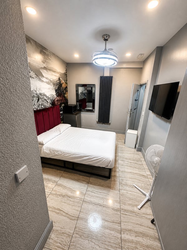 Room Hackney Road in Greater London