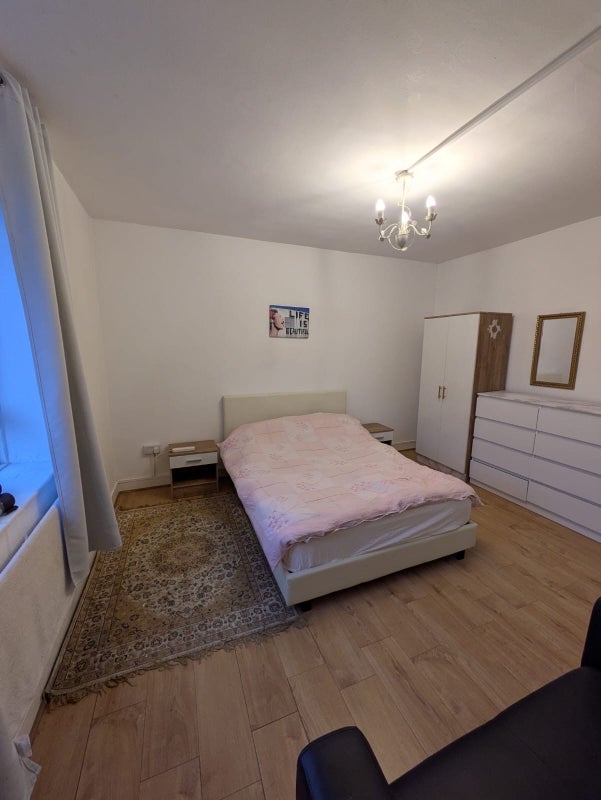Room South Africa Road in Greater London