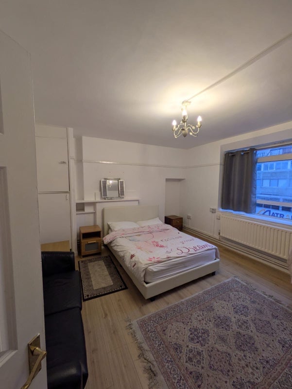 Room South Africa Road in Greater London