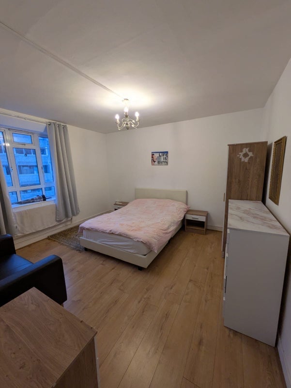 Room South Africa Road in Greater London