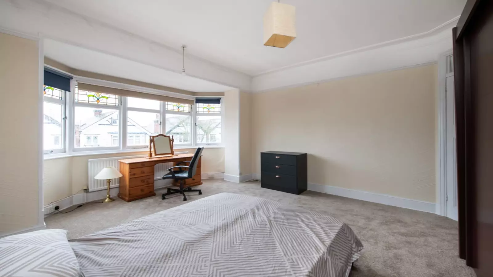 Flat Heathdene Road in Greater London