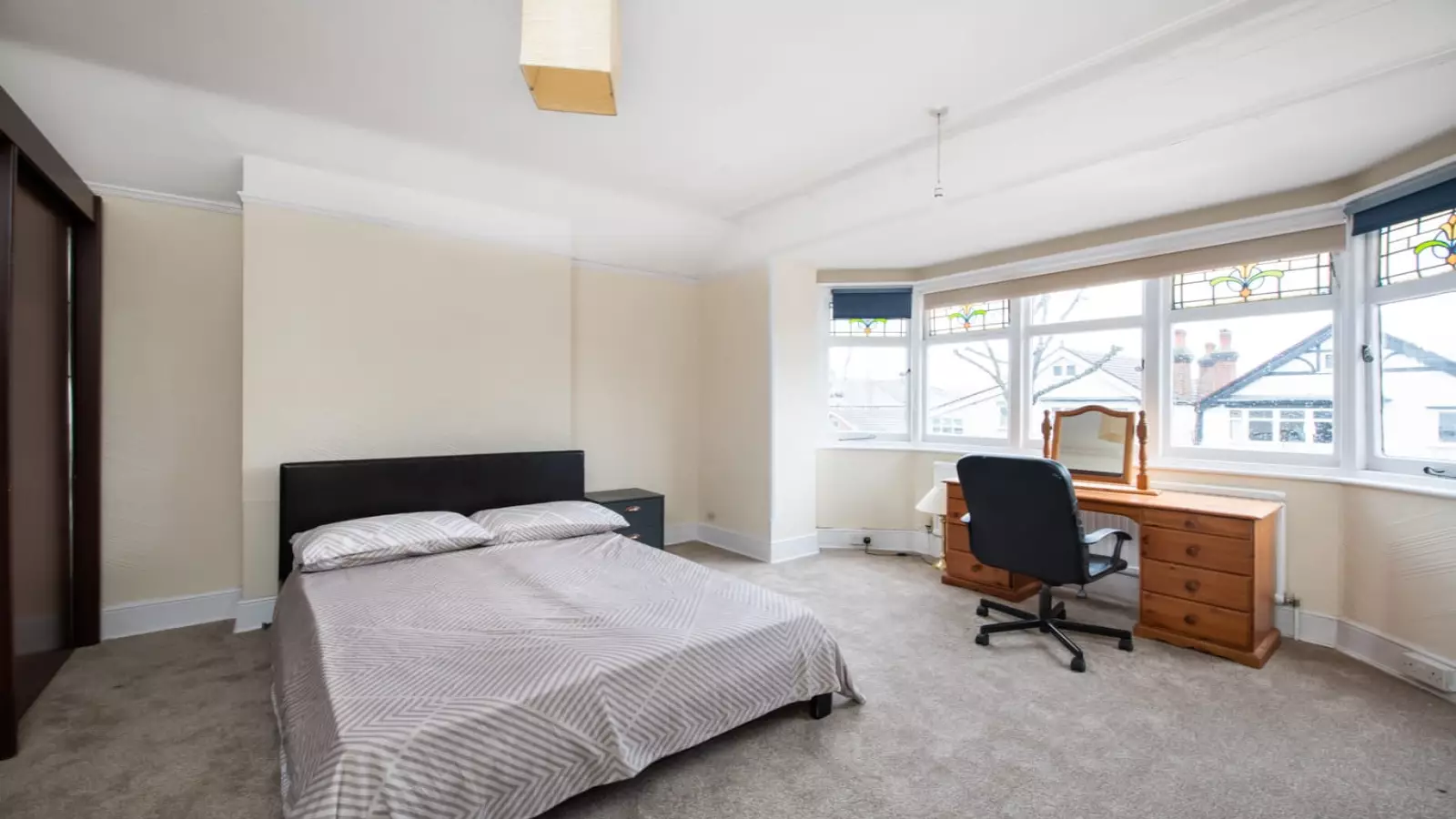 Flat Heathdene Road in Greater London