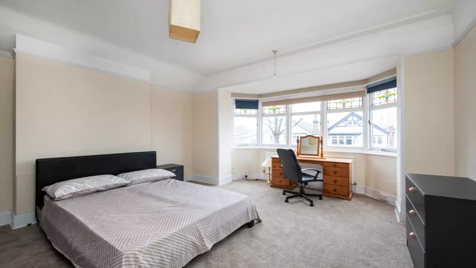 Flat Heathdene Road in Greater London