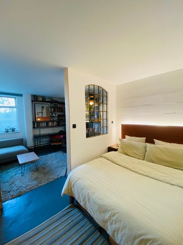 Room Ashfield Road in Greater London