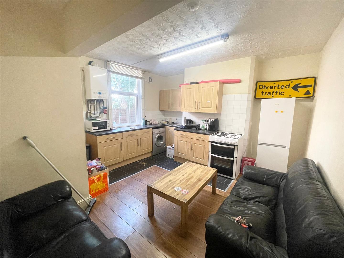 Room Annesley Grove in Nottingham