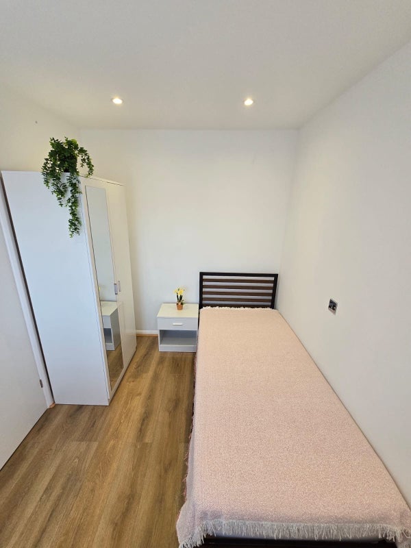 Room Gravelwood Close in Greater London