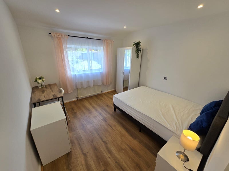 Room Gravelwood Close in Greater London