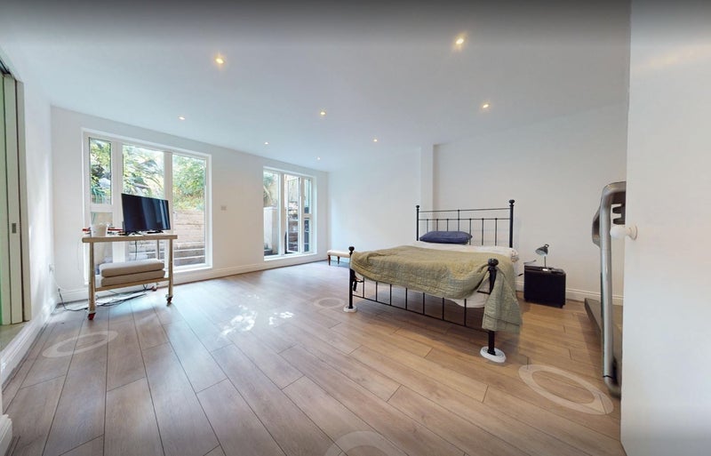 Room Holly Grove in Greater London