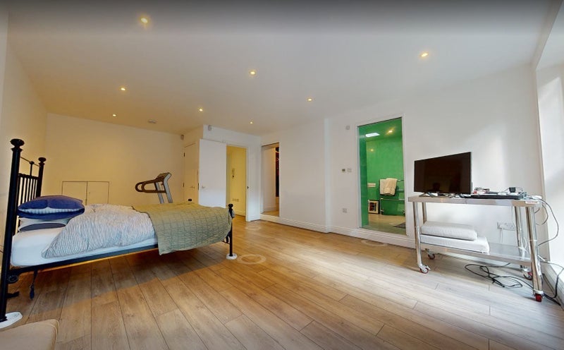 Room Holly Grove in Greater London
