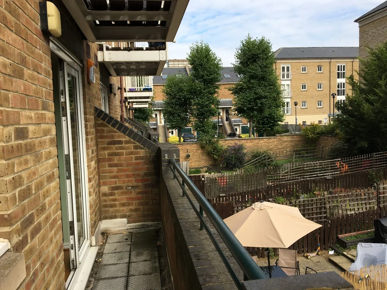 Room Schooner Close in Greater London