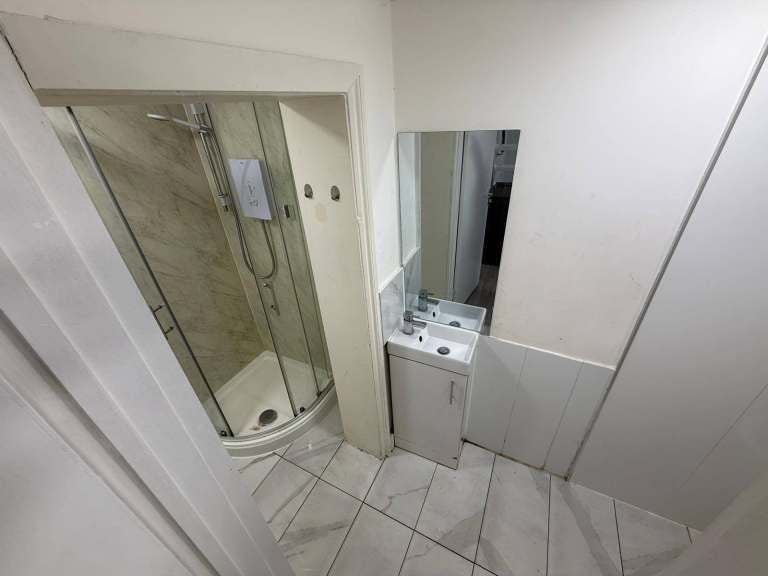 Flat New Windsor Street in Greater London