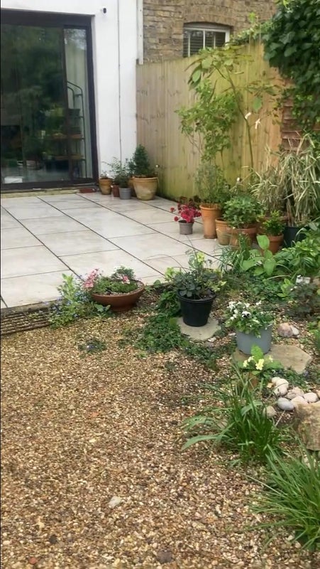 Flat Kinver Road in Greater London