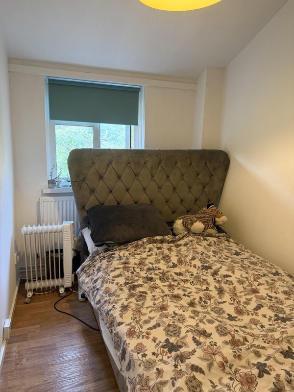 Room Andover Road in Greater London