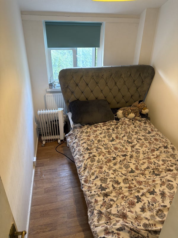 Room Andover Road in Greater London