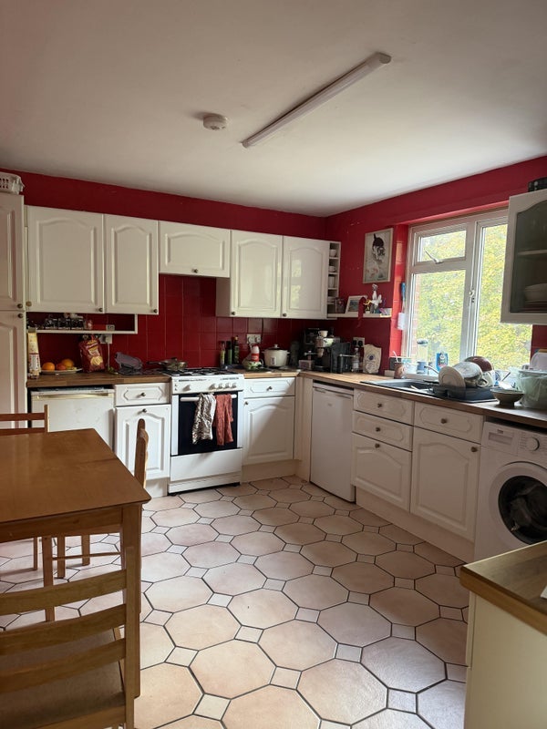 Room Andover Road in Greater London