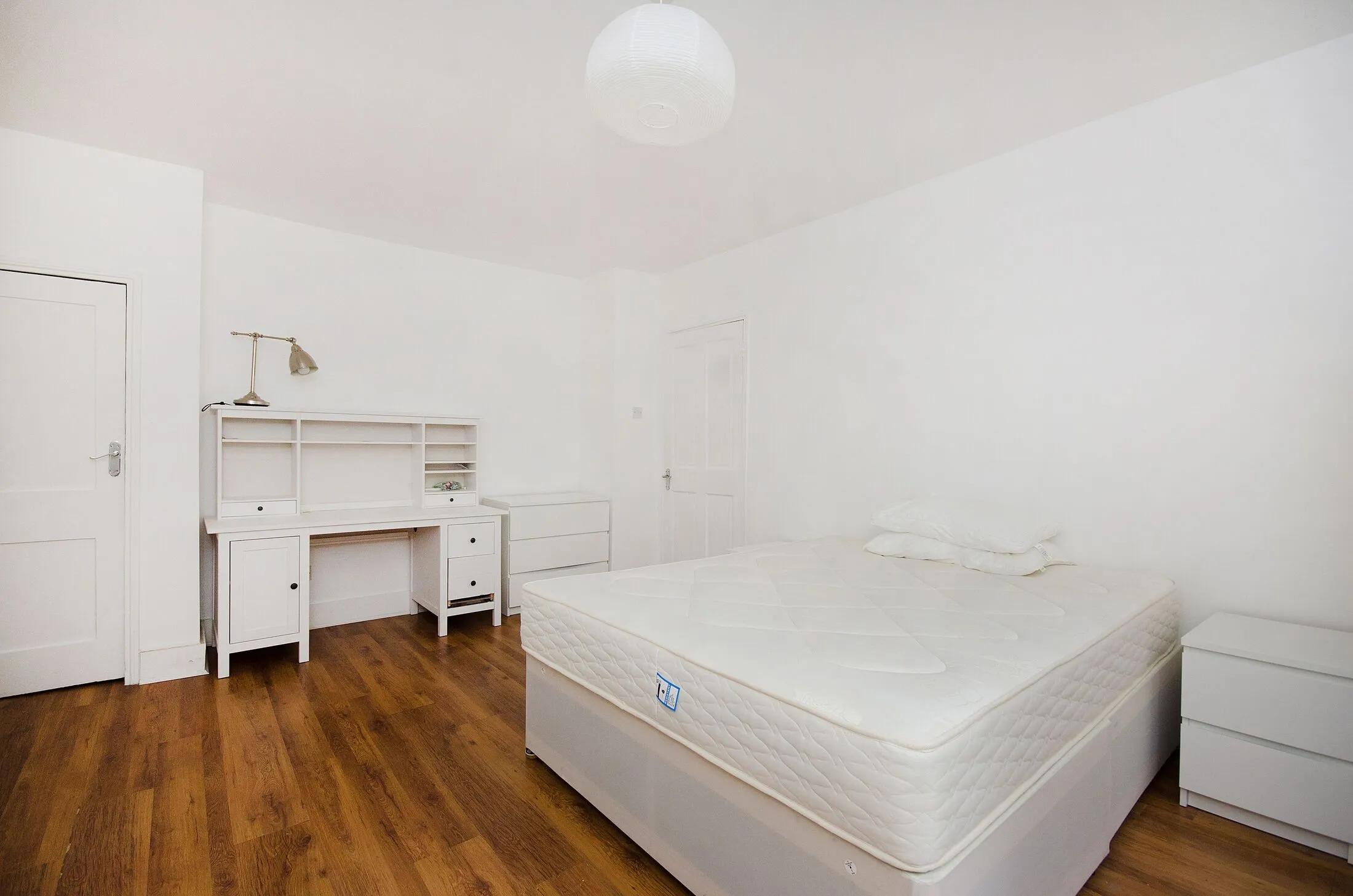 Flat Eaton Rise in Greater London