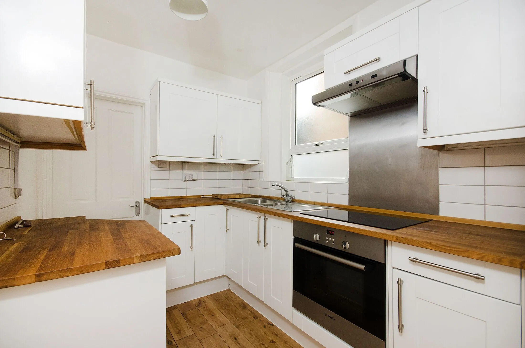 Flat Eaton Rise in Greater London