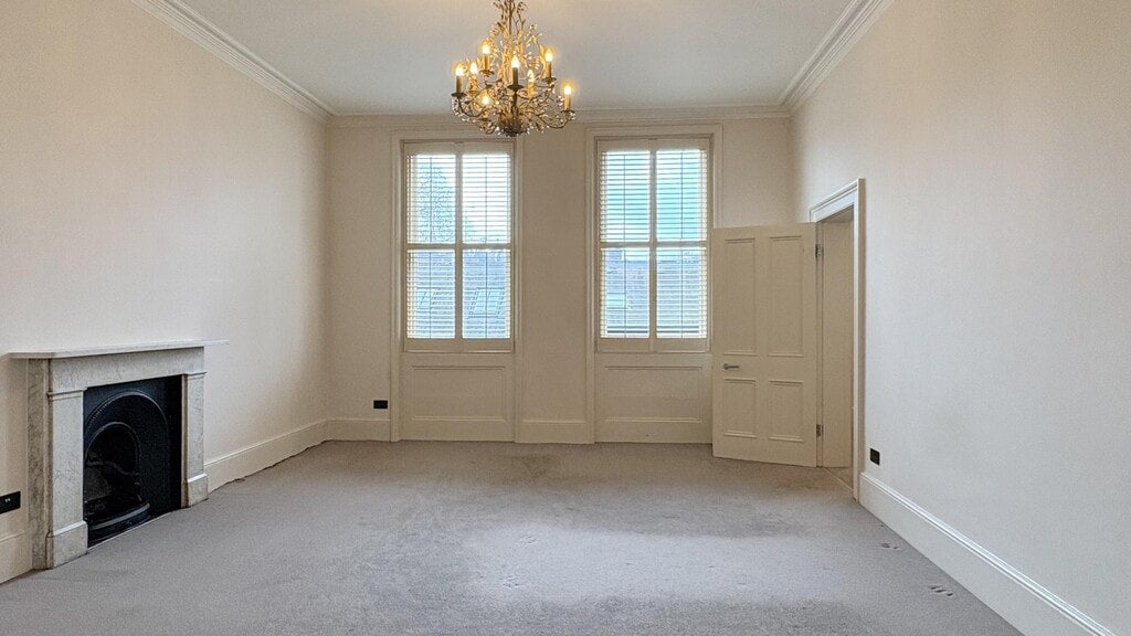 Flat Roland Gardens in Greater London