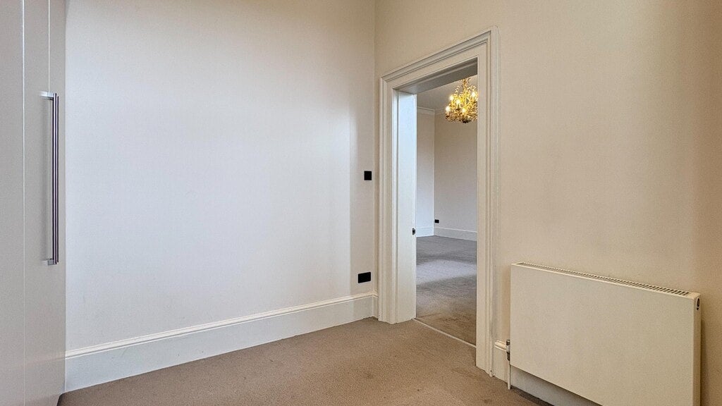 Flat Roland Gardens in Greater London