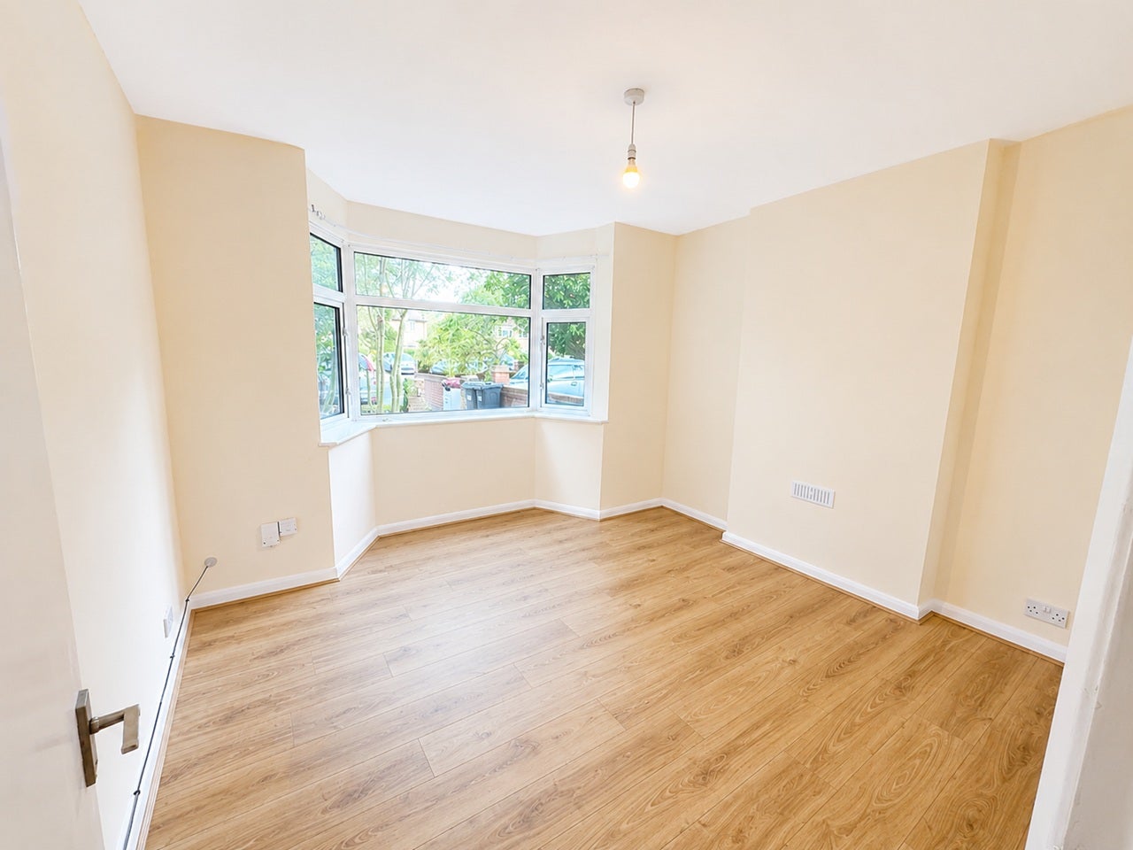 Flat Staines Road in Greater London
