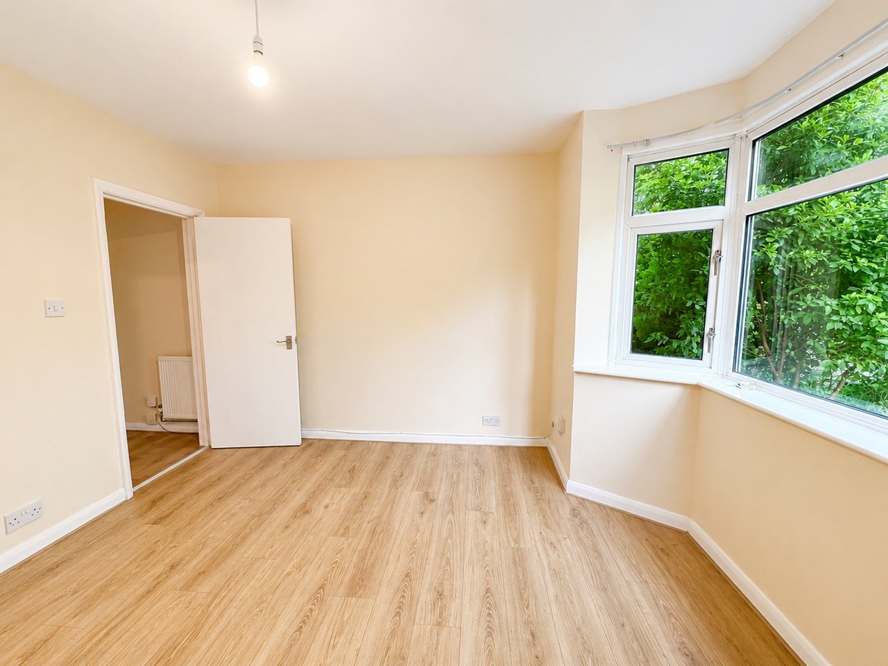 Flat Staines Road in Greater London
