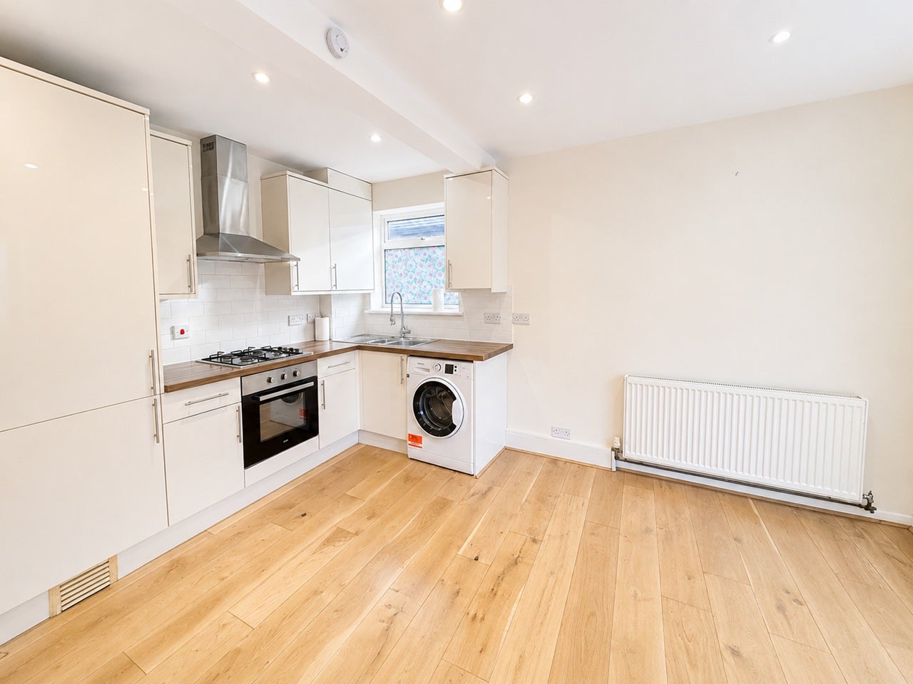 Flat Staines Road in Greater London