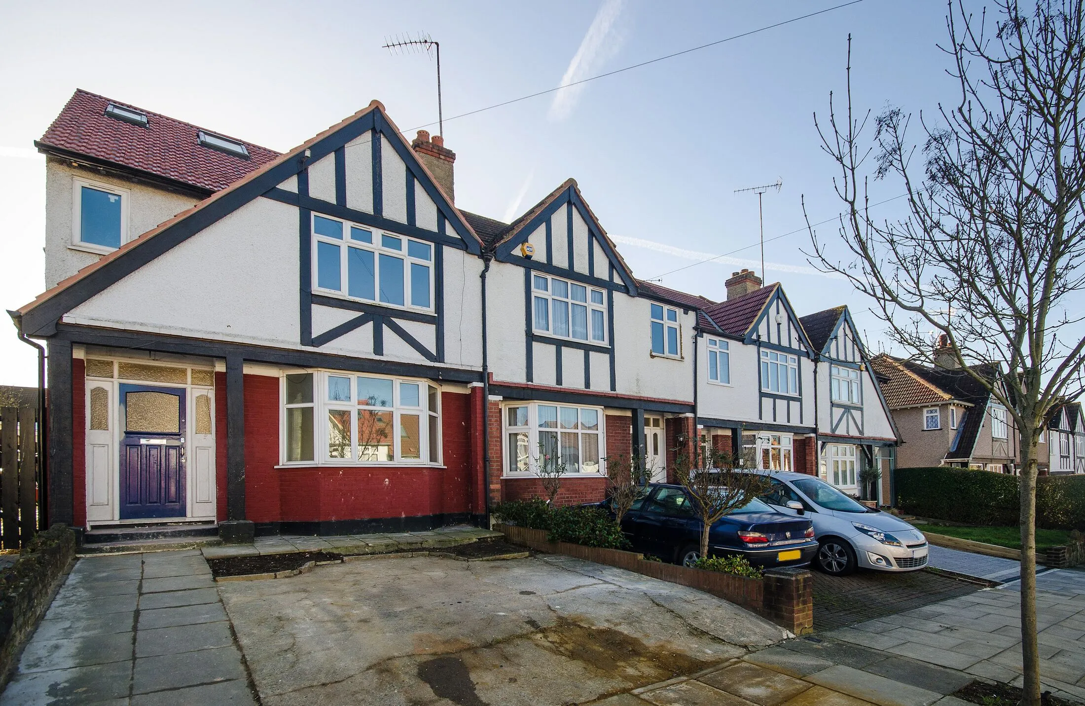 House Elmbank Way in Greater London