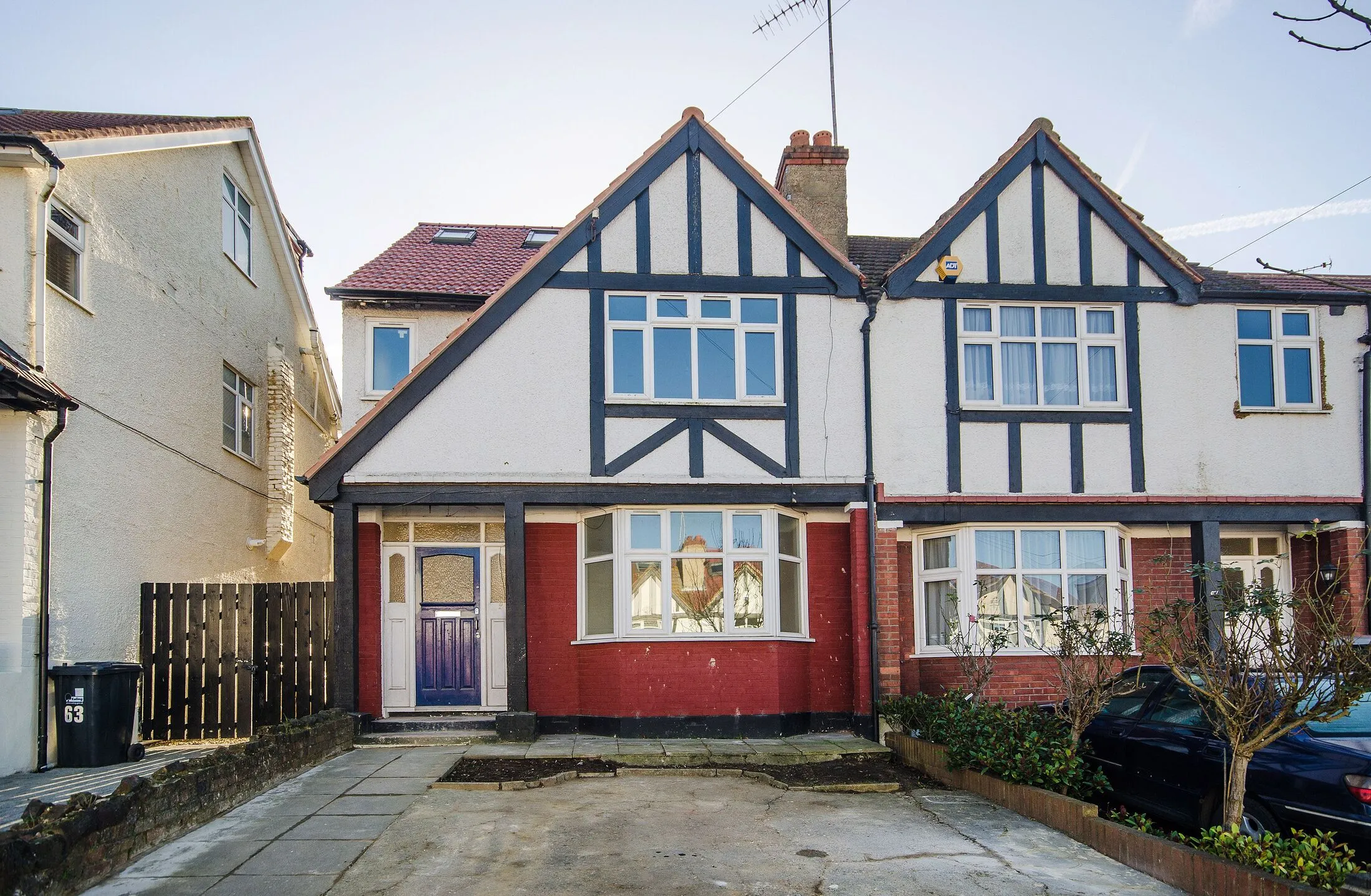House Elmbank Way in Greater London