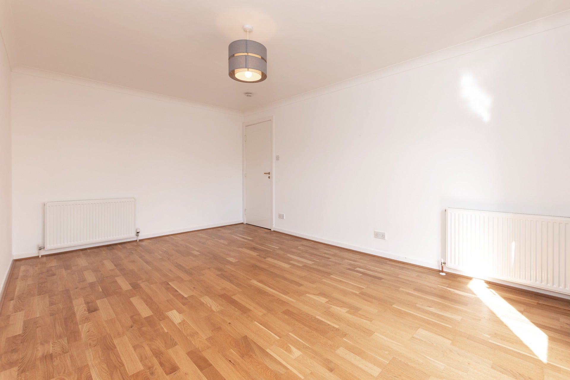 Flat Knightswood Court in Glasgow