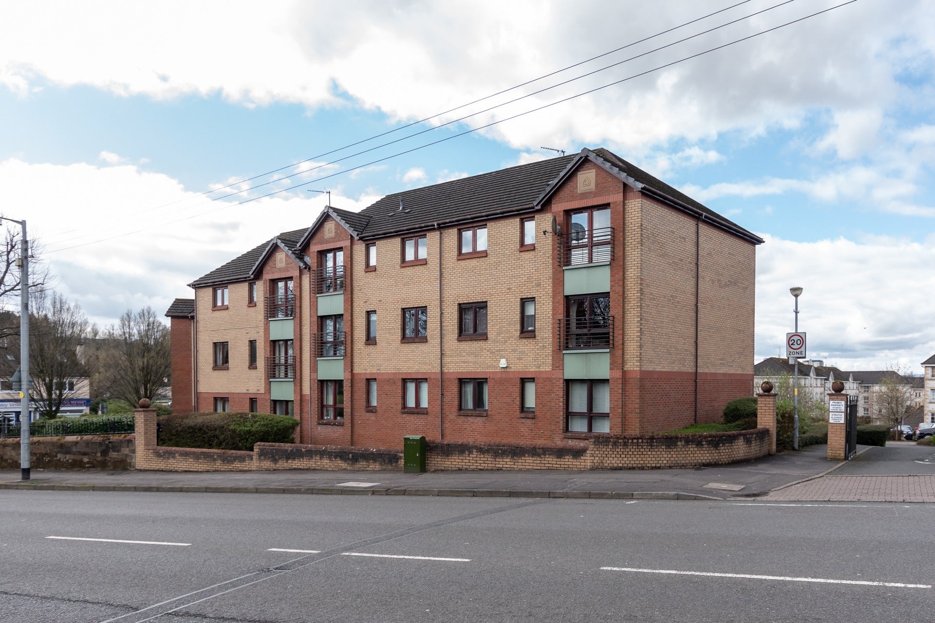 Flat Knightswood Court in Glasgow