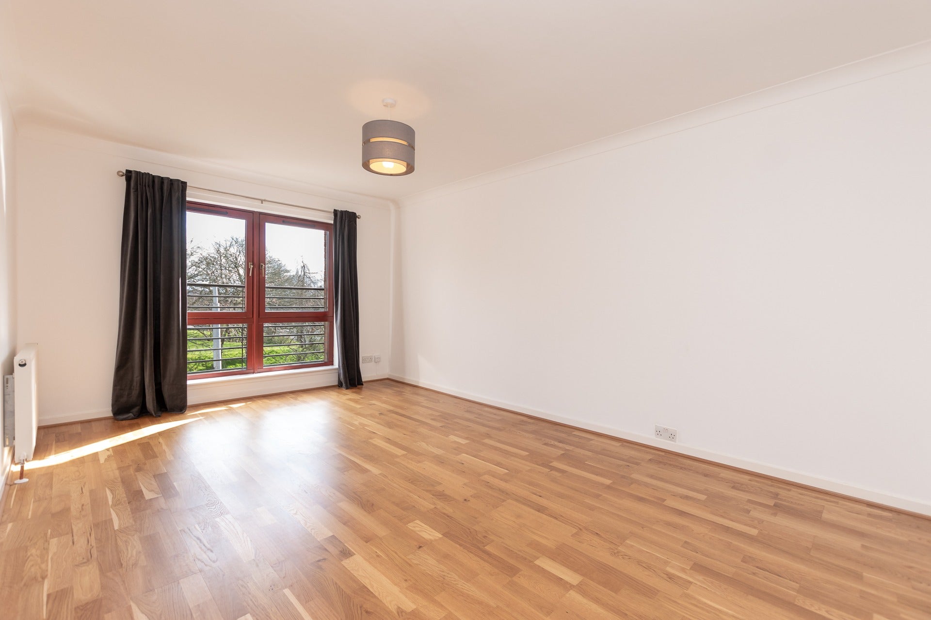 Flat Knightswood Court in Glasgow