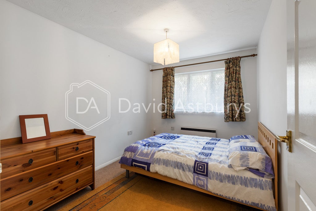 Flat Juliana Close in Greater London