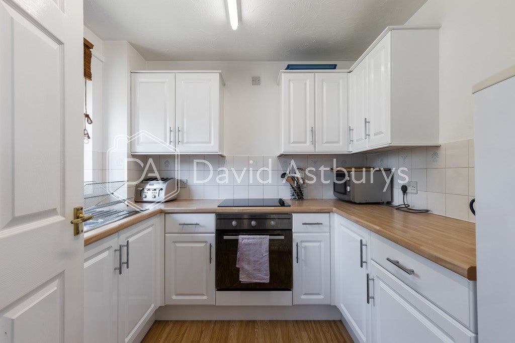 Flat Juliana Close in Greater London