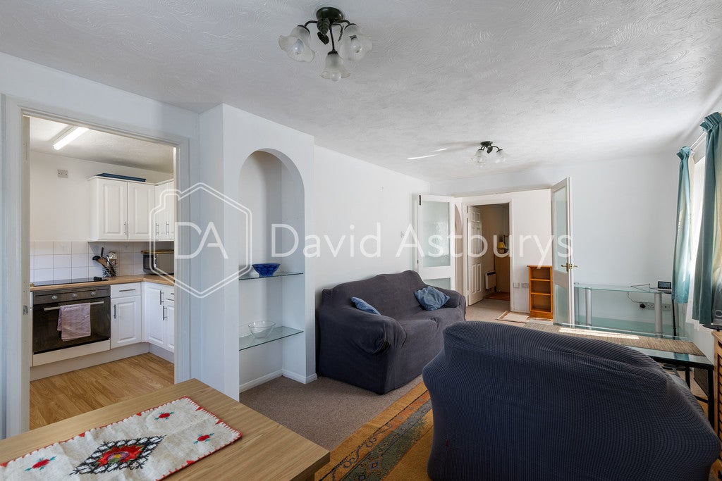 Flat Juliana Close in Greater London