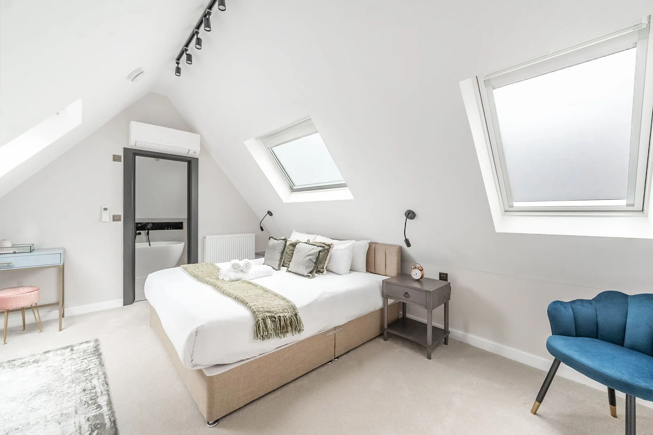 Flat The Ridgeway in Greater London