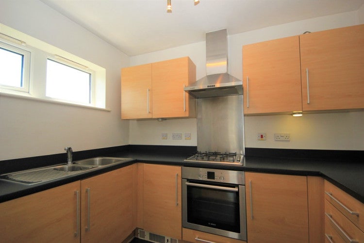 Flat Fortune Avenue in Greater London