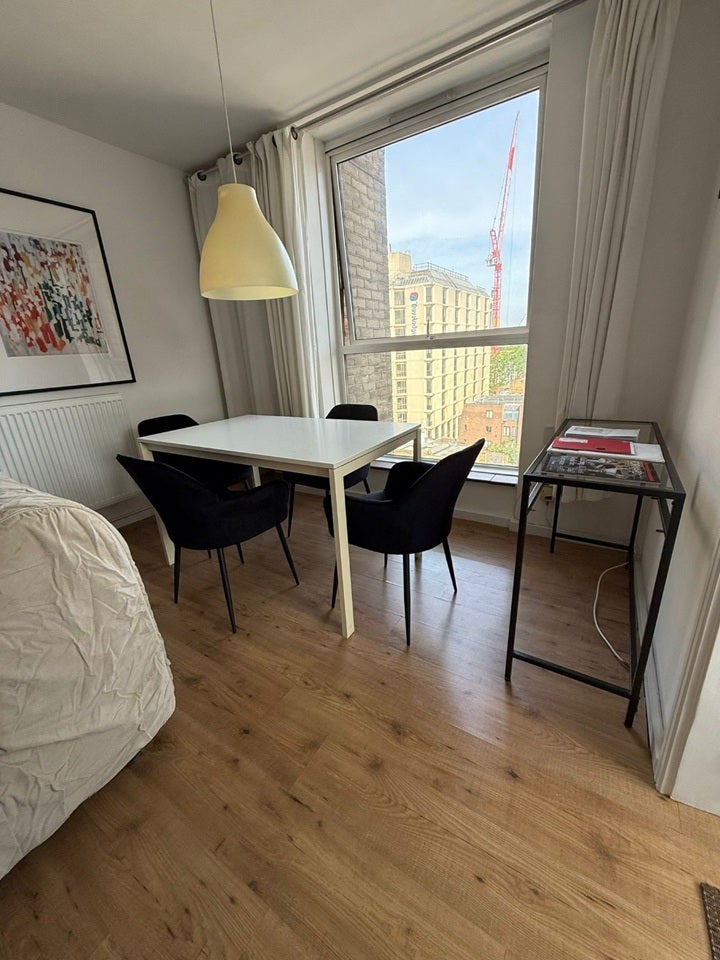 Flat Drury Lane in Greater London