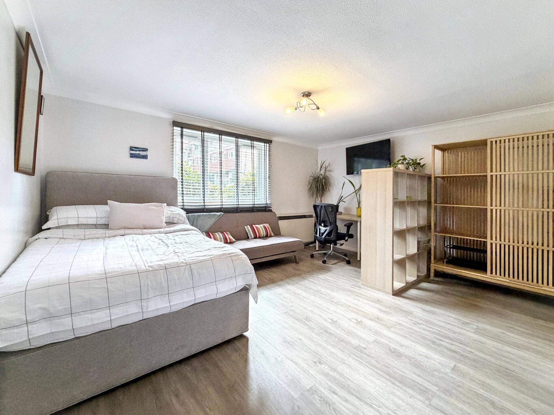 Flat Acre Road in Greater London