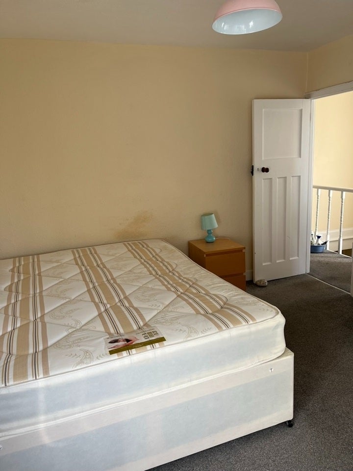 Flat Rusland Park Road in Greater London