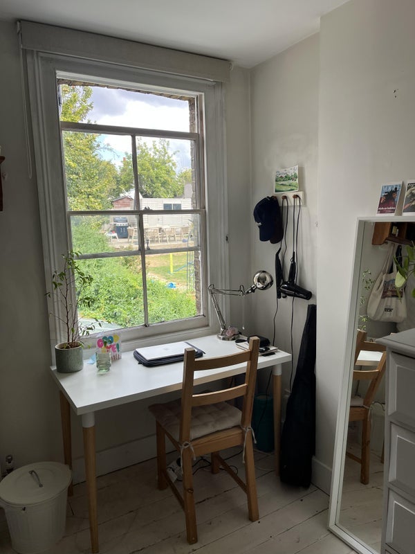Room Sunnyhill Road in Greater London
