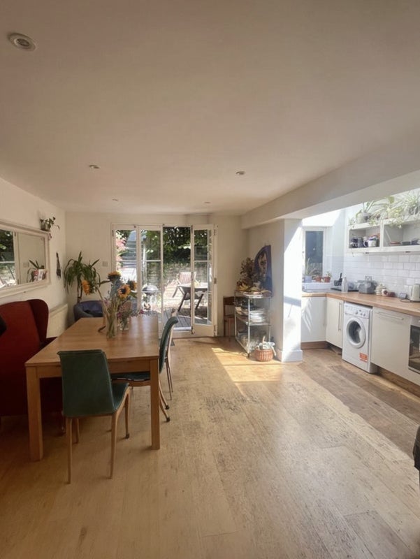 Room Sunnyhill Road in Greater London